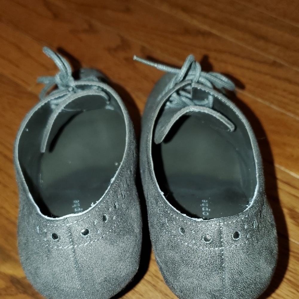 Apostrophe Gray Oxford Heels with Brogue Detailing - Picture 9 of 12